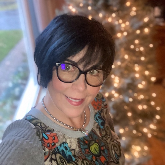 Meet your Posher, Kristen - Picture 1 of 1